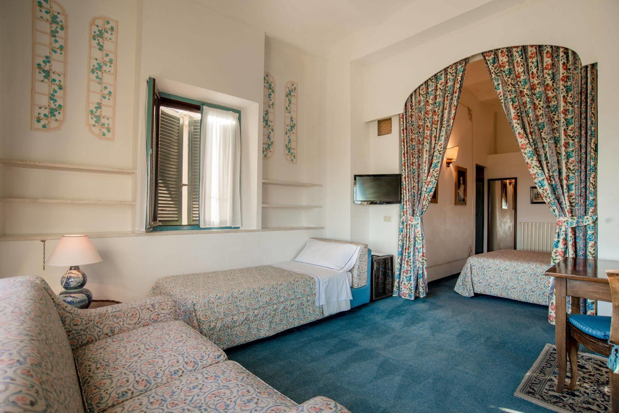 Clodia 3* Saturnia