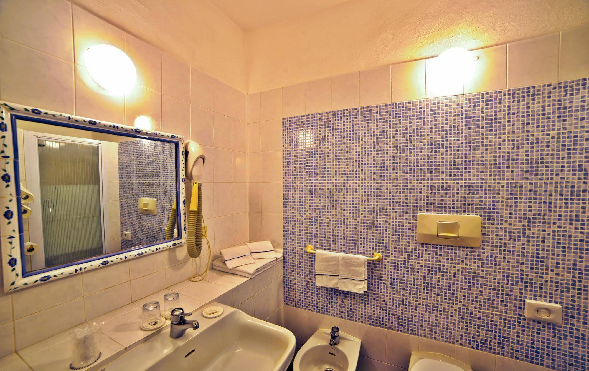 Clodia 3* Saturnia