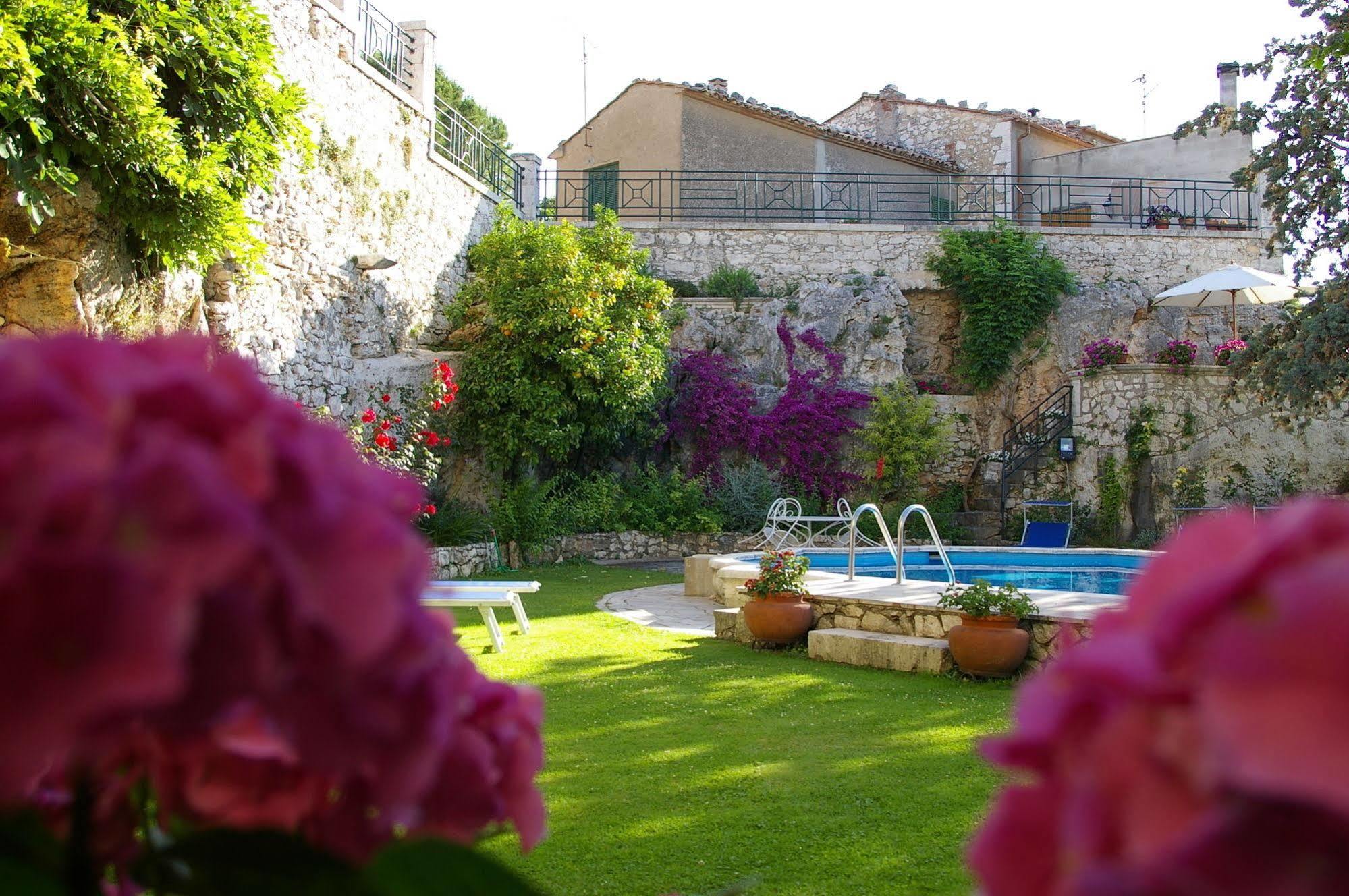 Clodia 3* Saturnia